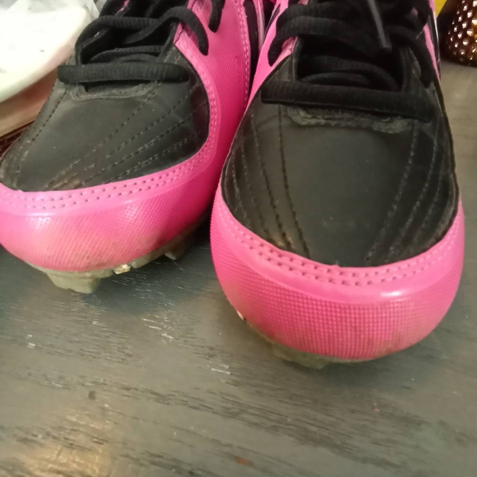 womens pink softball cleats