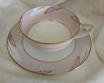 Set of 4 Noritake Aurora Pink And Gold Teacup And Saucer Place Setting. Japan.