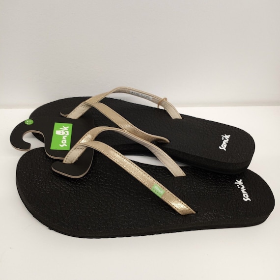 New Sanuk Yoga Spree Comfy Flip Flops Sandals Women's Size 11. Gold. 