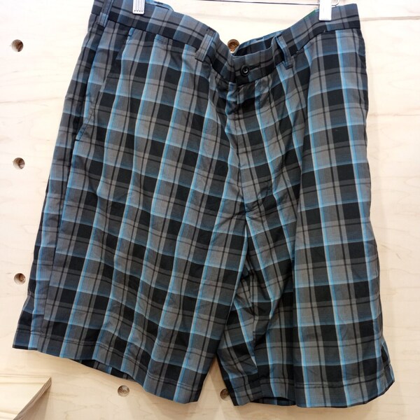 New Ben Hogan Performance Golf Shorts. Plaid Size 38. Moisture Wicking.