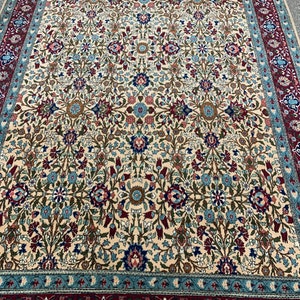 Original Turkish Hereke  Rug,Tulip Design,natural Main Color,Perfect workmanship and Quality,Not Used One. 10,5 x 7,0 Feet