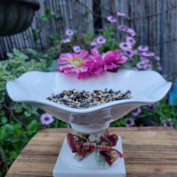 Adorable Vintage Ceramic Bird Feeder/Bath