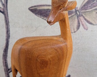 Gacela de madera de teca tallada a mano, hecha en Kenia - 25 cm de alto