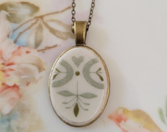Franciscan Heritage Broken China Pendant Necklace — 1960s Green & White