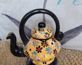Tetera miniatura de cerámica pintada a mano hecha a mano por Lesal