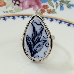 Blue & White Leaves Antique Broken China Ring - Size 7.5