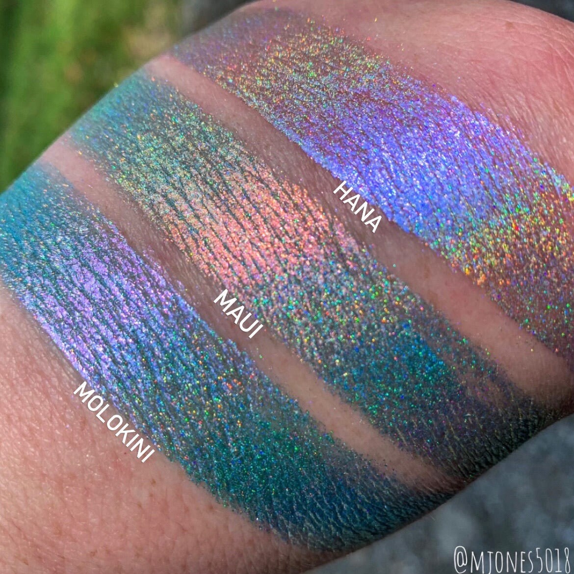 Euphoric Holo Liquid Eyeshadow- Anemone