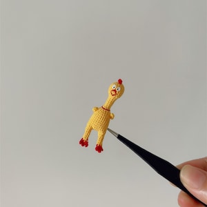 Pendientes de muñecas de ganchillo, pendientes de pollo de ganchillo, juguete de pollito, pollito de ganchillo lindo, miniatura de casa de muñecas, pendientes de pollito de ganchillo micro