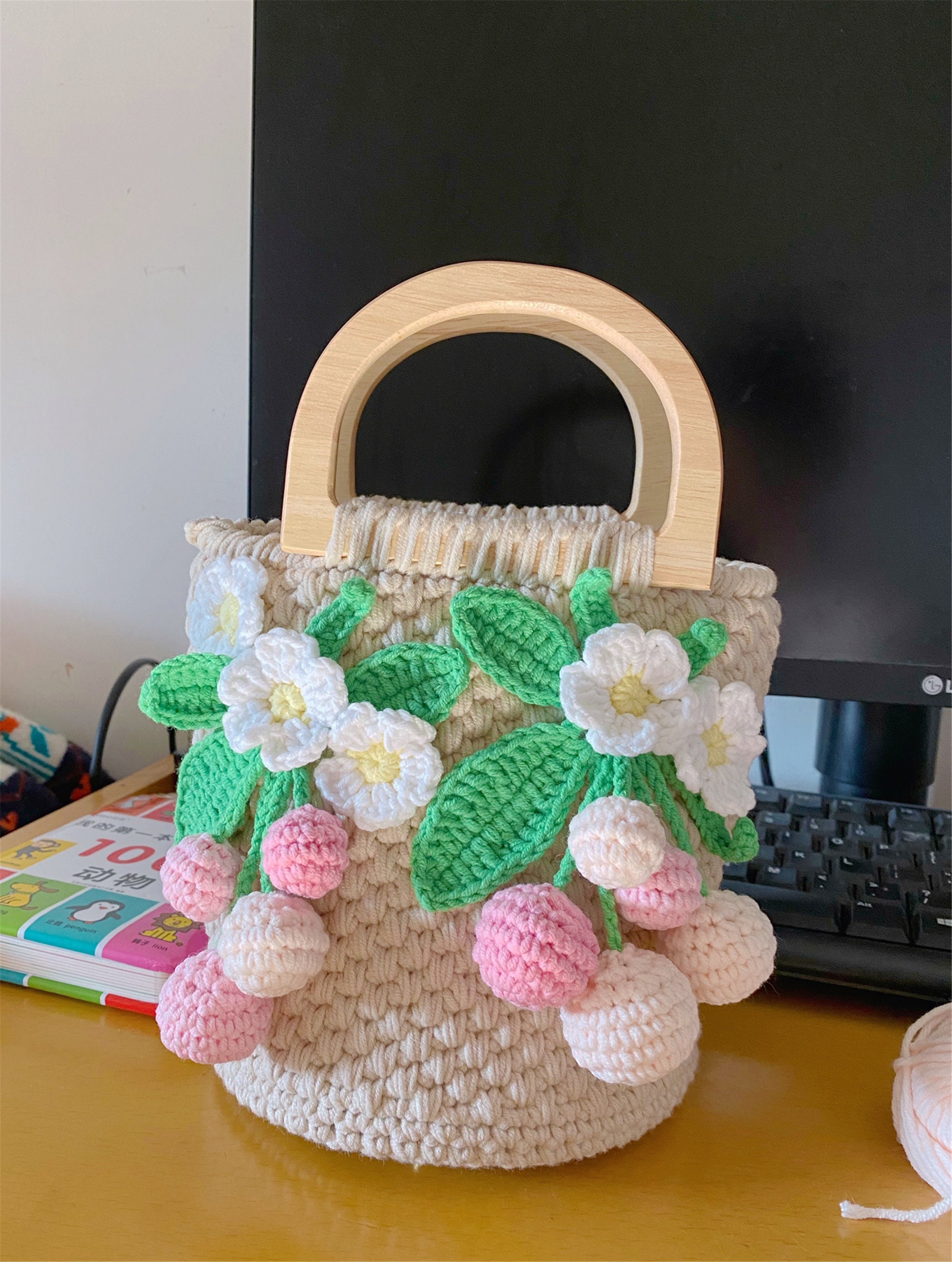 CROCHETED DOUBLE FRINGE FLOWER TOTE • black