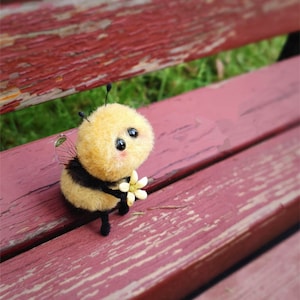 Mini Bee plush Toys,bumble-bee Realistic fantasy creature bees dolls,honeybee Ragdoll muppet,Personalized Animal Pet fantastic reborn dolls