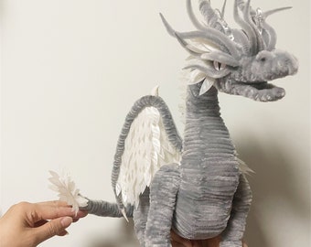 グレーのドラゴン人形、カスタムグレーのぬいぐるみドラゴンのおもちゃ
