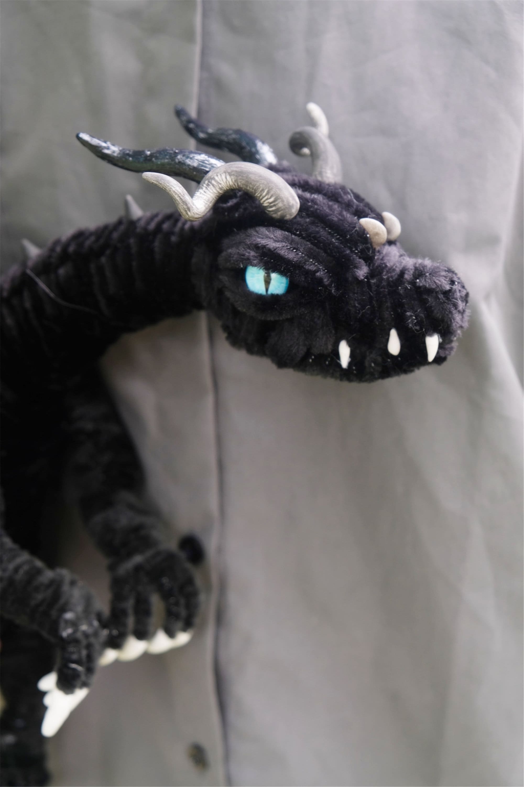 ブラックドラゴン人形、カスタムぬいぐるみドラゴンおもちゃ