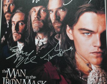 サイン入りポスター - 鉄仮面の男 - 13x19 - ポスター+COA