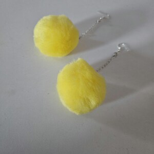 Pom pom earrings