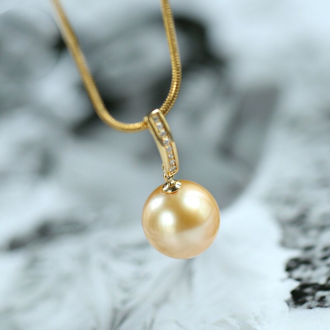 18K South sea pearl necklace with dia