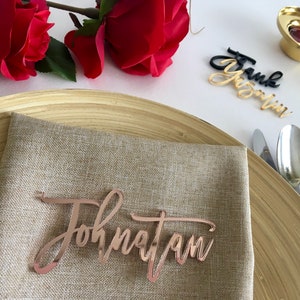 Moderne kalligrafie tafelnamen Gepersonaliseerde zitplaatsen Plaatskaarten bruiloft Custom lasergesneden bruiloft acryl uitnodiging Rose gouden spiegel houten