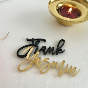 Moderne kalligrafie tafelnamen Gepersonaliseerde zitplaatsen Plaatskaarten bruiloft Custom lasergesneden bruiloft acryl uitnodiging Rose gouden spiegel houten