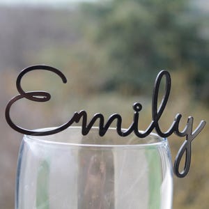 Prénoms personnalisés découpés au laser Marques de lieux en bois Noms de table de mariage en acrylique Noms de lieux en miroir Panneaux de mariage par FranJohnsonHouse