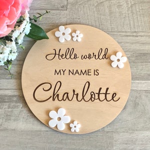 Personalized Baby Announcement Sign Daisy Flowers Wooden Birth Plaque Hello World Custom Baby Name Sign for Hospital Floral Sign for Newborn