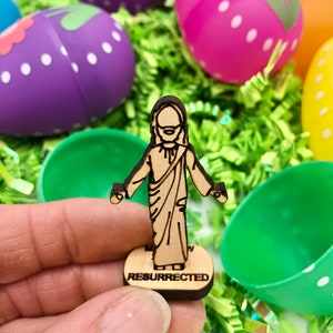 22 Mini Gesù Risorto da inserire nelle uova di Pasqua. 22 Gesù risorto sulla scheda perforata, Inserti didattici per le uova di Pasqua