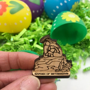 16 Mini Jesús de la expiación para caber dentro de los huevos de Pascua. 16 Jesús resucitado en la tarjeta perforada, inserciones educativas para huevos de Pascua
