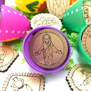 11 moedas de Páscoa que cabem dentro de ovos de Páscoa. 11 moedas de Páscoa em cartão, encartes educativos para ovos de Páscoa, vem pintadas de ouro ou prata