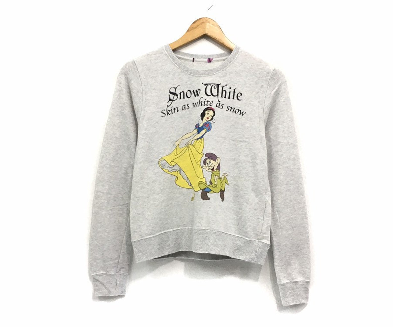 Schneewittchen Crewneck Disney Sweatshirt Big Logo Spell Out Etsy.de