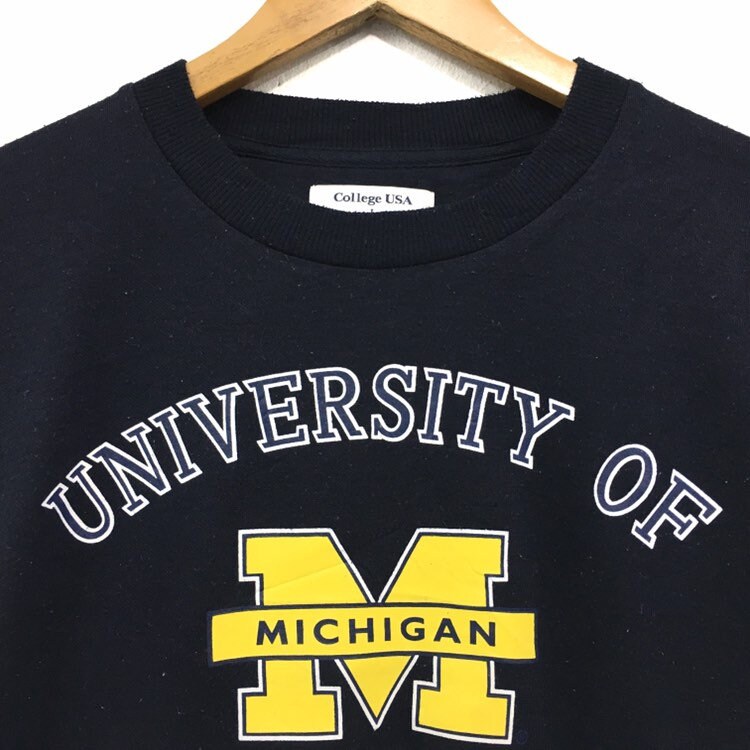 UNIVERSITY Of MICHIGAN Crewneck Sweatshirt Jumper Big Logo Print Spell Out Pullover Fashion Style  Streetwear  Urban Fashions