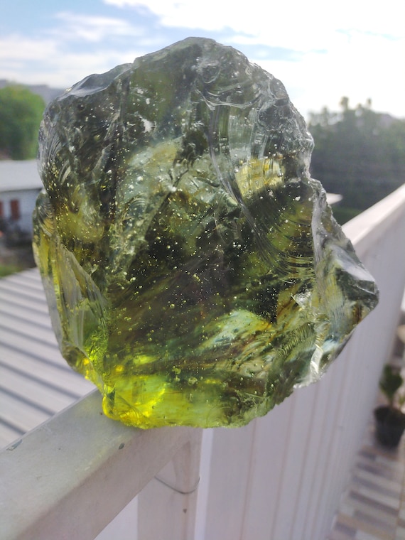 黄緑色のアンダラ火山クリスタルガラス原石 2.5kg - Etsy 日本