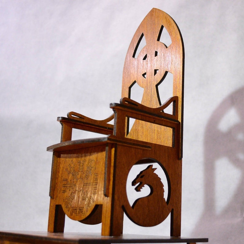 BJD furniture VIKING Throne Chair for dolls Bjd Tonner 1:4 1/4 | Etsy