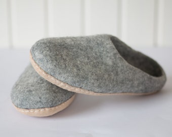 Felt Slippers/Light Grey / Men's/Women's natural wool felt shoe / Indoor slipper