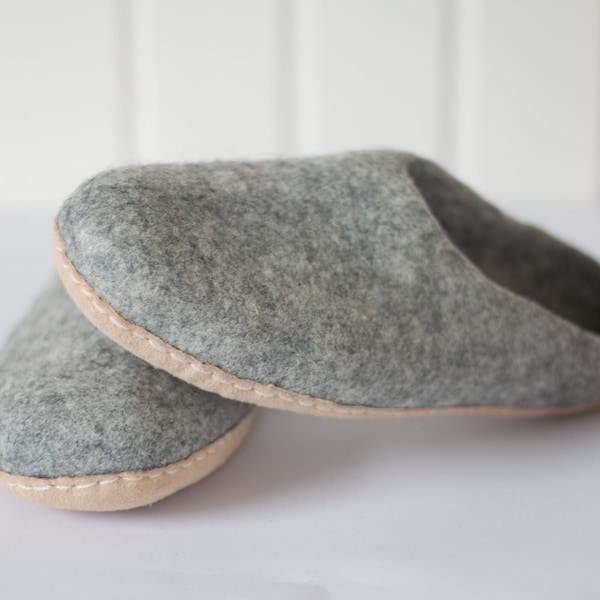 Felt Slippers/Grey / Men's/Women's natural wool felt shoe / Indoor slipper