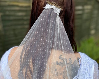 Long veil in spot net with vintage-style comb. Boho veil. Bridal veil. Celestial veil. Star veil