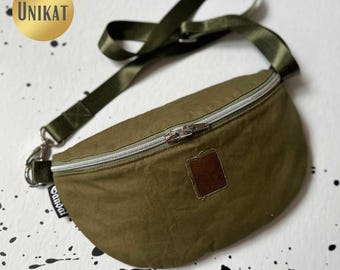 UNIKAT Bauchtasche Gürteltasche  HipBag Crossbag Crossbody Umhängetasche aus Oilskin in Khaki Grün