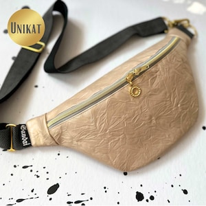 UNIKAT Bauchtasche Gürteltasche HipBag Crossbag Crossbody Umhängetasche aus Kunstleder in Beigebraun Strukturiert