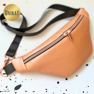 UNIKAT Bauchtasche Gürteltasche HipBag Crossbag Crossbody Umhängetasche aus Kunstleder in Apricot