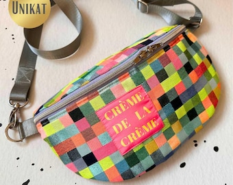 UNIKAT Bauchtasche Gürteltasche HipBag Crossbag Crossbody Umhängetasche im Retro Pixel Design mit Patch