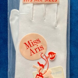 Vintage White Miss Aris Gloves.