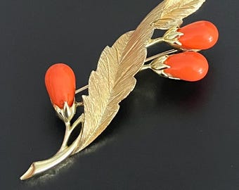 Vintage Signed Sarah Coventry 60s Goldtone Faux Coral Bittersweet Berries Brooch