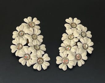 Vintage Large White Flower & Clear Rhinestone Clip On Earrings