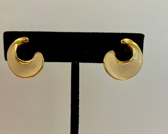 Vintage Napier Semi Circle Cream Enamel Goldtone Earrings On Original Display Card