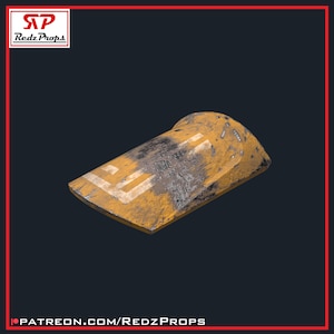 Peut inclure: Un ralentisseur en métal jaune rouillé avec des marquages peints en blanc. Le ralentisseur est incurvé et a une texture rugueuse.