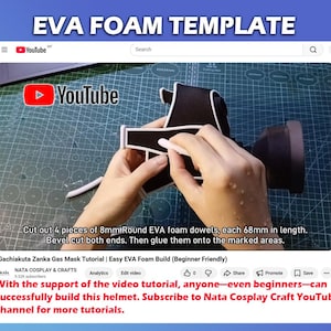 Może przedstawiać: Film z YouTube zatytułowany "EVA FOAM TEMPLATE" pokazuje osobę pracującą nad czarno-białą maską z pianki EVA. Film zawiera instrukcje dotyczące cięcia 4 kawałk&oacute;w kołk&oacute;w piankowych EVA o średnicy 8 mm, każdy o długości 6,8 cm. Samouczek dla początkujących.