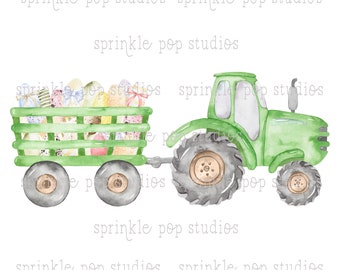Puede incluir: Un tractor de juguete verde tirando de un vagón lleno de huevos de Pascua coloridos. El tractor tiene una rueda gris y una cabina verde. El vagón tiene un marco de madera verde y está lleno de huevos de diferentes colores pastel.