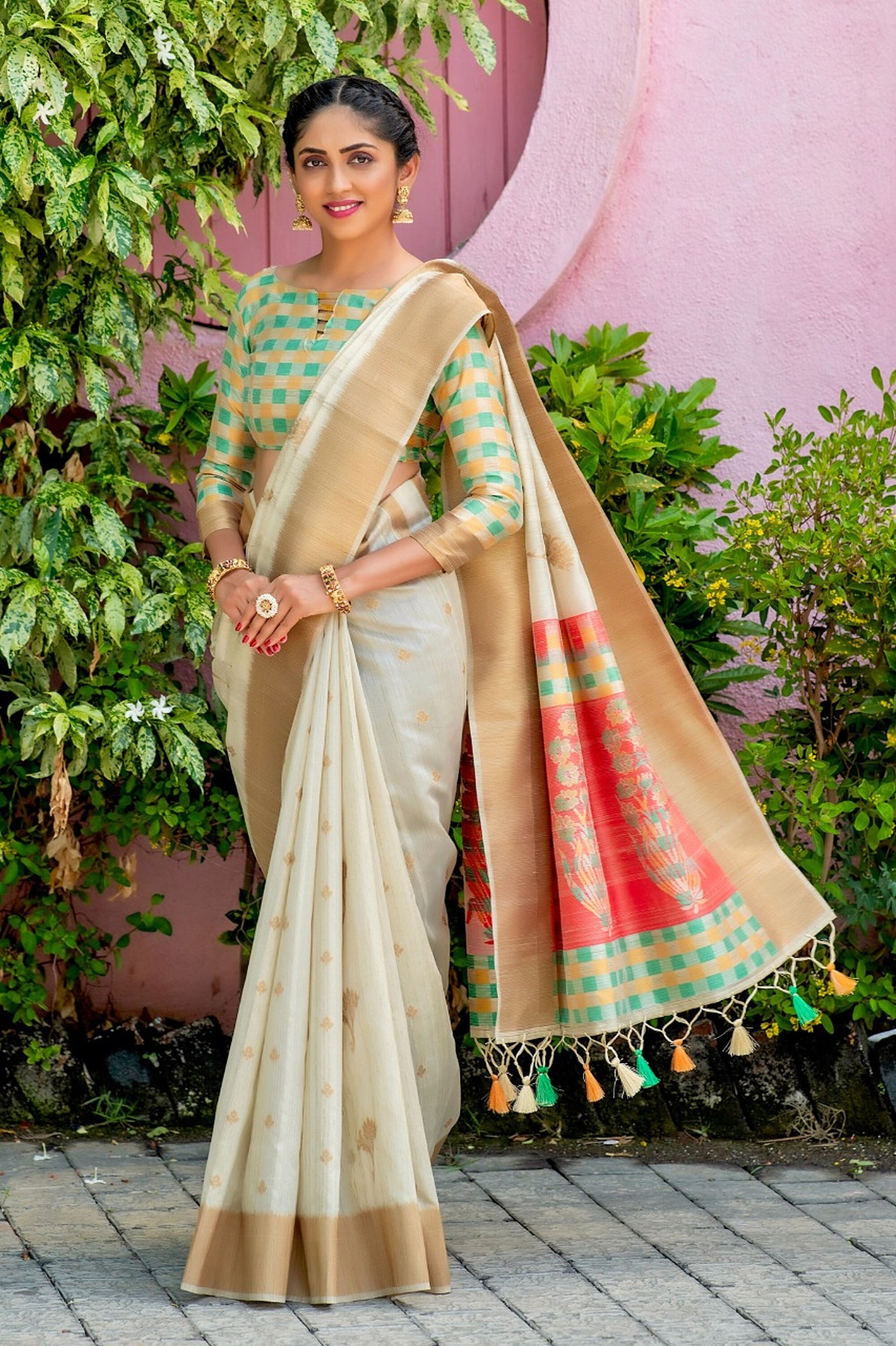 Designer OffWhite Weaving Zari Butti Border Sari Silk Party Wear Saree for Women Designer OffWhite Weaving Zari Butti Border Sari Silk Party Wear Saree for Women