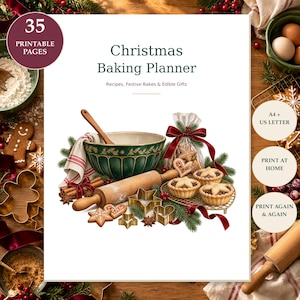 Può includere: Un documento stampabile "Christmas Baking Planner" di 35 pagine. La copertina mostra una ciotola verde, un mattarello in legno, formine per biscotti a forma di stella e piccole torte. Testo: "Christmas Baking Planner" e "Recipes, Festive Bakes & Edible Gifts".