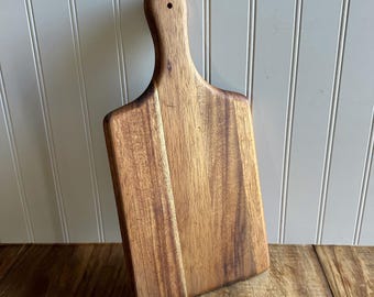 Tabla de cortar de madera de acacia vintage con asa / Tabla de servir rústica de estilo granja