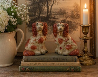 Pareja de figuritas de perros King Charles Spaniel estilo Staffordshire vintage / Figuritas de perros para repisa de chimenea de casa de campo
