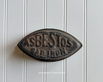 Plancha antigua de hierro fundido / Decoración rústica para lavandería, estilo de estante de granja