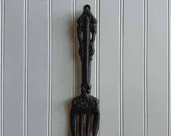 Escultura decorativa de pared de hierro fundido con forma de tenedor / Decoración de cocina gótica estilo granja / Adorno de pared de metal negro
